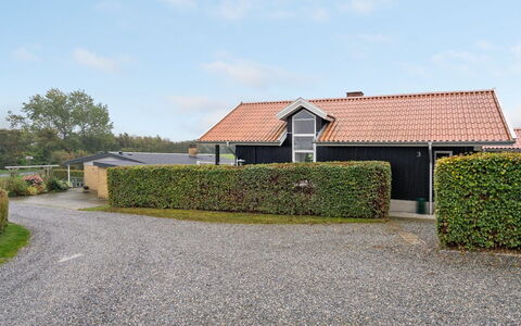 Nica - 100M from the Sea: Toit, Maison, Domicile, Chalet, Siding, Biens, Allée, Batiments Jardin, Cour, Cabanon