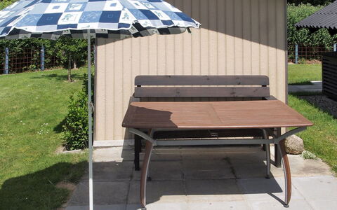 Hortensia - 350M from the Sea: Meubles, Design Intérieur, Sol, Bois, Sol, Plafond, Parquet, Chaise, Table, Éclairage
