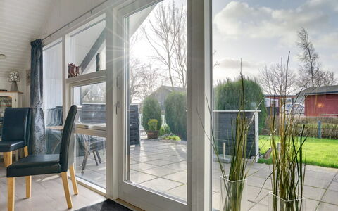 Hortensia - 350M from the Sea: Meubles, Design Intérieur, Sol, Bois, Sol, Plafond, Parquet, Chaise, Table, Éclairage