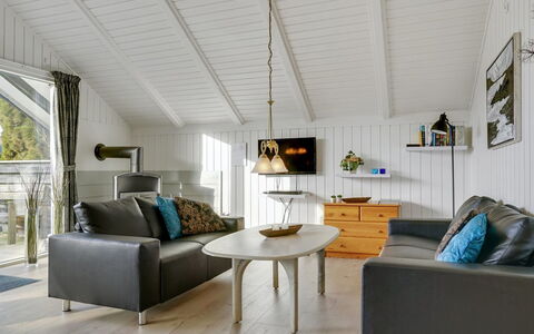 Hortensia - 350M from the Sea: Meubles, Design Intérieur, Sol, Bois, Sol, Plafond, Parquet, Chaise, Table, Éclairage