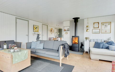 Roar - 500M from the Sea: Sol, Meubles, Bois, Sol, Design Intérieur, Canapé, Salon, Pièce, Domicile, Plafond