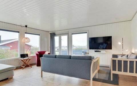 Roar - 500M from the Sea: Bois, Sol, Sol, Meubles, Domicile, Plafond, Parquet, Dur, Appartement, Salon