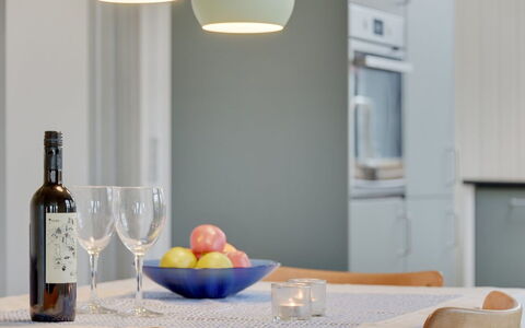 Roar - 500M from the Sea: Design Intérieur, Meubles, Vaisselle, Plafond, Luminaire, Pièce, Lampshade, Verre, Fruit, Cuisine