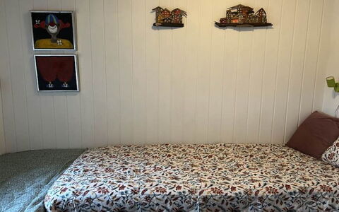 Guldborg - 400M to the Fjord: Bois, Chambre, Linge, Design Intérieur, Sol, Drap De Lit, Lit, Textile, Literie, Sol