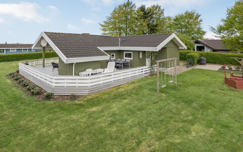 Guldborg - 400M to the Fjord: Toit, Maison, Lot Terre, Domicile, Chalet, Biens, Batiments Jardin, Ombre, Cabane En Rondins, Aménagement Paysager