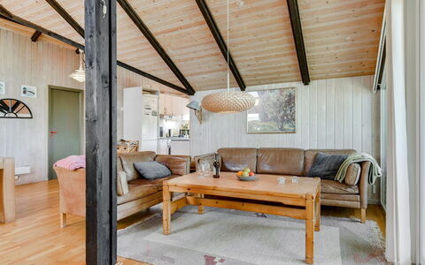 Ofelia - 500M to the Fjord: Meubles, Design Intérieur, Sol, Bois, Sol, Plafond, Parquet, Chaise, Table, Éclairage