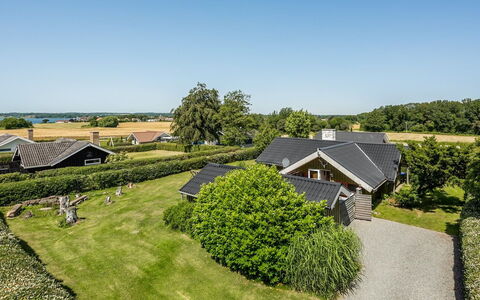 Ofelia - 500M to the Fjord: Meubles, Design Intérieur, Sol, Bois, Sol, Plafond, Parquet, Chaise, Table, Éclairage