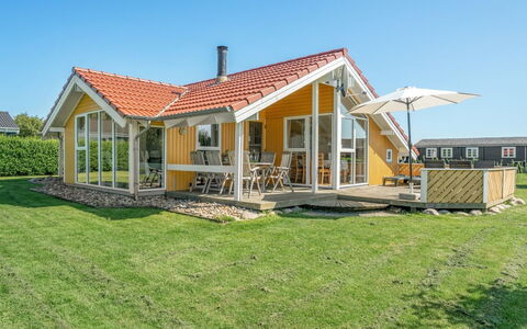 Susse - 400M to the Fjord: Bâtiment, Maison, Fenêtre, Domicile, Toit, Zone Résidentielle, Arbuste, Chalet, Lot Terre
