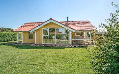 Susse - 400M to the Fjord: Bâtiment, Maison, Fenêtre, Domicile, Toit, Zone Résidentielle, Arbuste, Chalet, Lot Terre