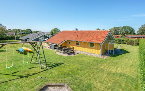 Susse - 400M to the Fjord: Bâtiment, Maison, Fenêtre, Domicile, Toit, Zone Résidentielle, Arbuste, Chalet, Lot Terre