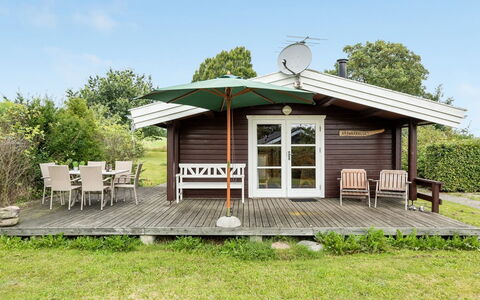 Gudmunde - 200M from the Sea: Meubles, Design Intérieur, Sol, Bois, Sol, Plafond, Parquet, Chaise, Table, Éclairage