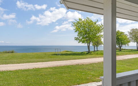 Anastacia - 75M from the Sea: Maison, Domicile, Toit, Zone Résidentielle, Chalet, Biens, Ferme, Pelouse, Aménagement Paysager, Siding