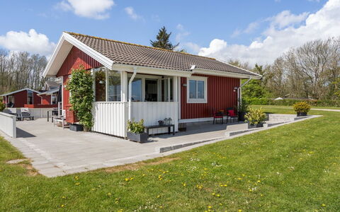 Anastacia - 75M from the Sea: Maison, Domicile, Toit, Zone Résidentielle, Chalet, Biens, Ferme, Pelouse, Aménagement Paysager, Siding