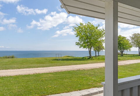 Anastacia - 75M from the Sea: Herbe, Maison, Toit, Chalet, Domicile, Arbuste, Ferme, Lot Terre, Zone Rurale