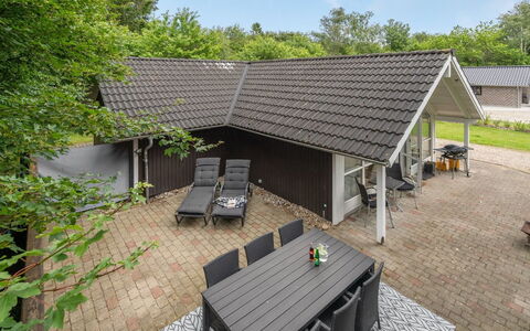 Melisa - 28Km from the Sea: Chalet, Domicile, Maison, Toit, Porche, Biens, Siding, Batiments Jardin, Ferme, Cour
