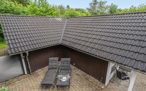 Melisa - 28Km from the Sea: Chalet, Domicile, Maison, Toit, Porche, Biens, Siding, Batiments Jardin, Ferme, Cour
