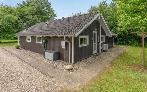 Melisa - 28Km from the Sea: Chalet, Domicile, Maison, Toit, Porche, Biens, Siding, Batiments Jardin, Ferme, Cour