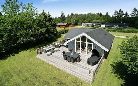 Aleide - 29Km from the Sea: Domicile, Chalet, Porche, Dur, Siding, Plate-Forme, Ombre, Planche, Biens, Batiments Jardin