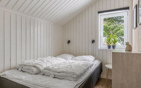 Aleide - 29Km from the Sea: Chambre, Bois, Sol, Sol, Lit, Drap De Lit, Literie, Plafond, Design Intérieur, Cadre De Lit