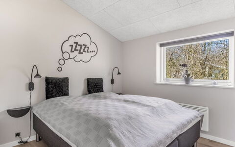 Eylar - 28Km from the Sea: Lit, Chambre, Literie, Drap De Lit, Design Intérieur, Plafond, Sol, Linge, Sol, Cadre De Lit