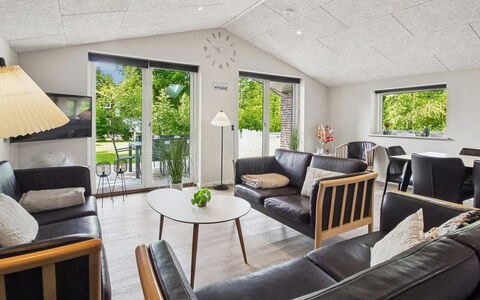 Eylar - 28Km from the Sea: Meubles, Design Intérieur, Plafond, Sol, Canapé, Sol, Salon, Domicile, Table Cuisine Et Salle A Manger, Chaise
