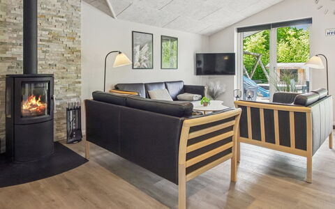 Eylar - 28Km from the Sea: Meubles, Sol, Bois, Design Intérieur, Sol, Salon, Canapé, Chaise, Parquet, Table