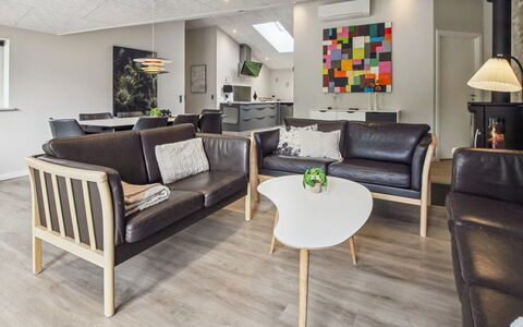 Eylar - 28Km from the Sea: Meubles, Design Intérieur, Sol, Sol, Canapé, Mur, Bois, Salon, Plafond, Pièce