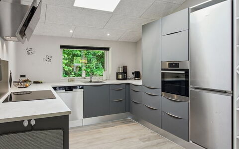 Eylar - 28Km from the Sea: Cuisine, Comptoir, Appareil De Cuisine, Principaux Appliance, Design Intérieur, Sol, Cabinetry, Électroménager, Plafond, Meubles