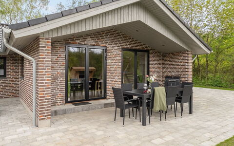 Eylar - 28Km from the Sea: Maison, Chalet, Toit, Batiments Jardin, Ombre, Cabanon, Arrière-Cour, Mobilier De Jardin, Cour, Pelouse