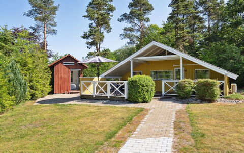 Hannelise - 30Km from the Sea: Maison, Toit, Chalet, Domicile, Ombre, Biens, Jardin, Batiments Jardin, Aménagement Paysager, Porche