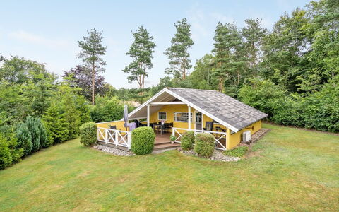 Hannelise - 30Km from the Sea: Domicile, Chalet, Porche, Dur, Siding, Plate-Forme, Ombre, Planche, Biens, Batiments Jardin