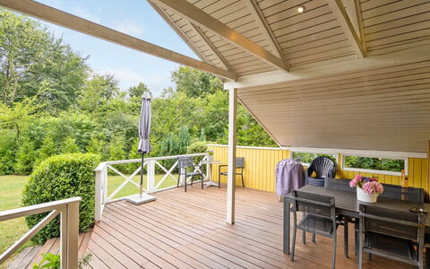 Hannelise - 30Km from the Sea: Domicile, Chalet, Porche, Dur, Siding, Plate-Forme, Ombre, Planche, Biens, Batiments Jardin