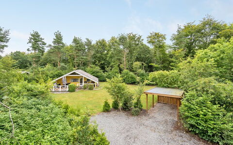 Hannelise - 30Km from the Sea: Domicile, Chalet, Porche, Dur, Siding, Plate-Forme, Ombre, Planche, Biens, Batiments Jardin