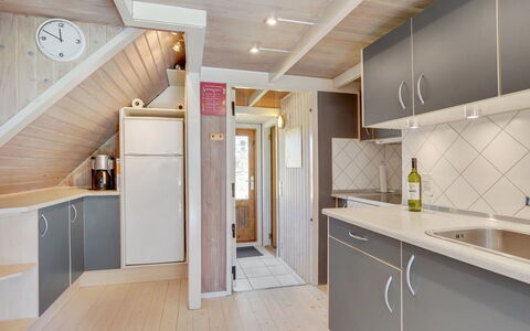Ødke - 3.5Km from the Sea: Sol, Bois, Design Intérieur, Plafond, Cuisine, Sol, Comptoir, Principaux Appliance, Pièce, Éclairage