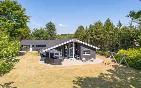 Gylla - 12Km from the Sea: Meubles, Design Intérieur, Sol, Bois, Sol, Plafond, Parquet, Chaise, Table, Éclairage