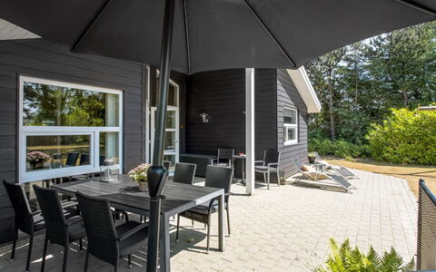 Gylla - 12Km from the Sea: Meubles, Design Intérieur, Sol, Bois, Sol, Plafond, Parquet, Chaise, Table, Éclairage