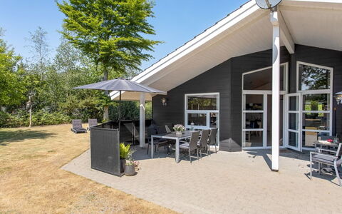 Gylla - 12Km from the Sea: Meubles, Design Intérieur, Sol, Bois, Sol, Plafond, Parquet, Chaise, Table, Éclairage