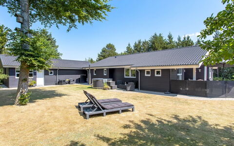 Gylla - 12Km from the Sea: Meubles, Design Intérieur, Sol, Bois, Sol, Plafond, Parquet, Chaise, Table, Éclairage