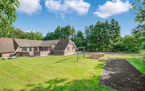 Prohor - 10.5Km from the Sea: Toit, Maison, Domicile, Chalet, Porte, Siding, Plate-Forme, Porche, Planche, Dur