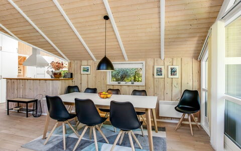 Anastaja - 12Km from the Sea: Meubles, Design Intérieur, Sol, Bois, Sol, Plafond, Parquet, Chaise, Table, Éclairage