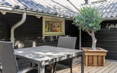 Anastaja - 12Km from the Sea: Meubles, Design Intérieur, Sol, Bois, Sol, Plafond, Parquet, Chaise, Table, Éclairage