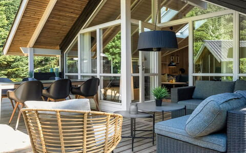 Anastaja - 12Km from the Sea: Meubles, Design Intérieur, Sol, Bois, Sol, Plafond, Parquet, Chaise, Table, Éclairage