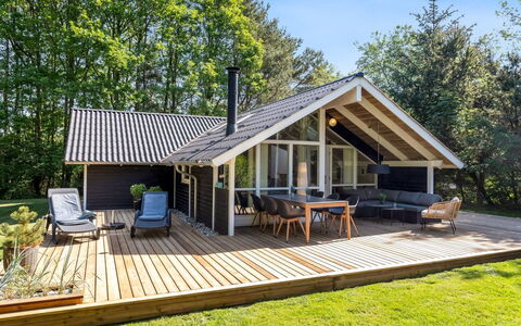 Anastaja - 12Km from the Sea: Meubles, Design Intérieur, Sol, Bois, Sol, Plafond, Parquet, Chaise, Table, Éclairage