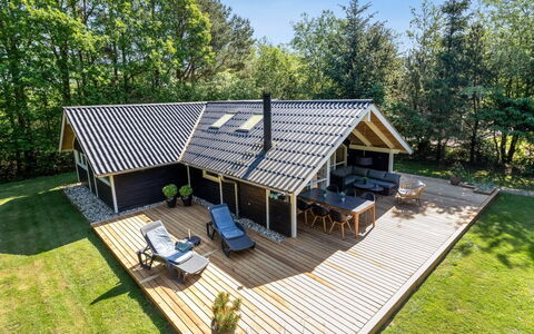 Anastaja - 12Km from the Sea: Meubles, Design Intérieur, Sol, Bois, Sol, Plafond, Parquet, Chaise, Table, Éclairage