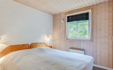 Friederk - 12Km from the Sea: Bois, Plafond, Sol, Sol, Design Intérieur, Chambre, Pièce, Drap De Lit, Domicile, Lit