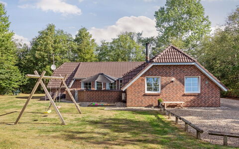 Friederk - 12Km from the Sea: Maison, Toit, Chalet, Domicile, Pelouse, Ferme, Cour, Biens, Jardin, Arrière-Cour