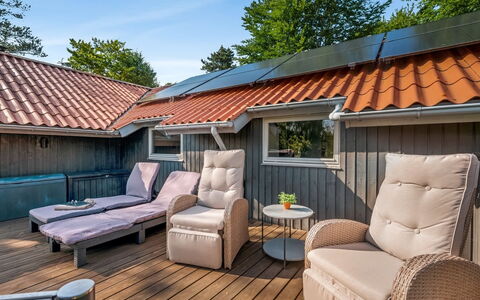 Tecla - 12Km from the Sea: Maison, Domicile, Toit, Chalet, Biens, Aménagement Paysager, Batiments Jardin, Siding, Ferme