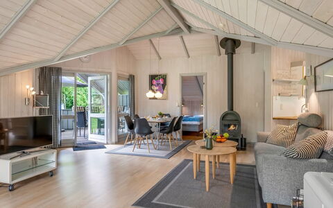 Torben - 10Km from the Sea: Bois, Design Intérieur, Plafond, Sol, Meubles, Sol, Salon, Canapé, Parquet, Chaise