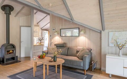 Torben - 10Km from the Sea: Bois, Sol, Plafond, Design Intérieur, Pièce, Sol, Meubles, Salon, Luminaire, Électroménager