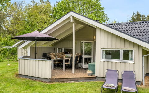 Torben - 10Km from the Sea: Chalet, Biens, Cour, Ombre, Siding, Batiments Jardin, Dur, Porche, Arrière-Cour, Plate-Forme